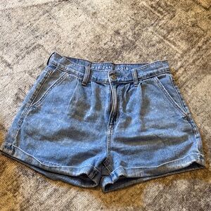American Eagle Pleated Mom Shorts High Rise
